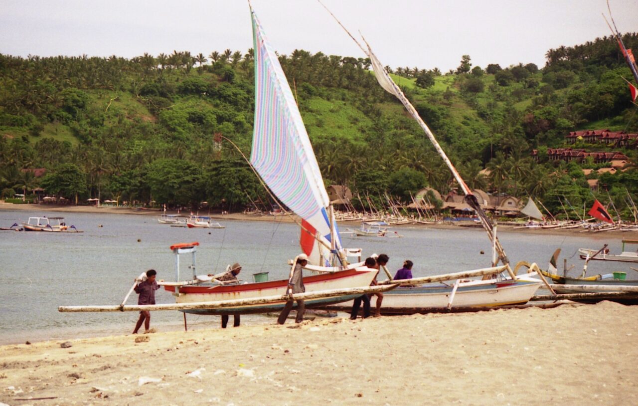 Traditionelles Boot am Strand